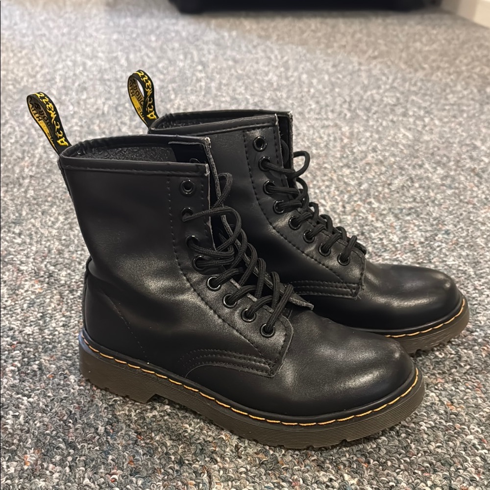 DR MARTENS | Size 36/6 | Black 8 hole lace up leather boot | Great condition